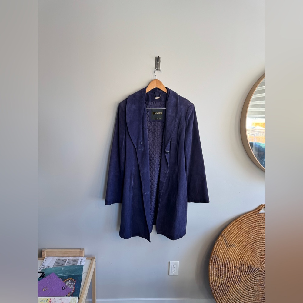 Danier large blue leather outer/inner quilts polyester lining